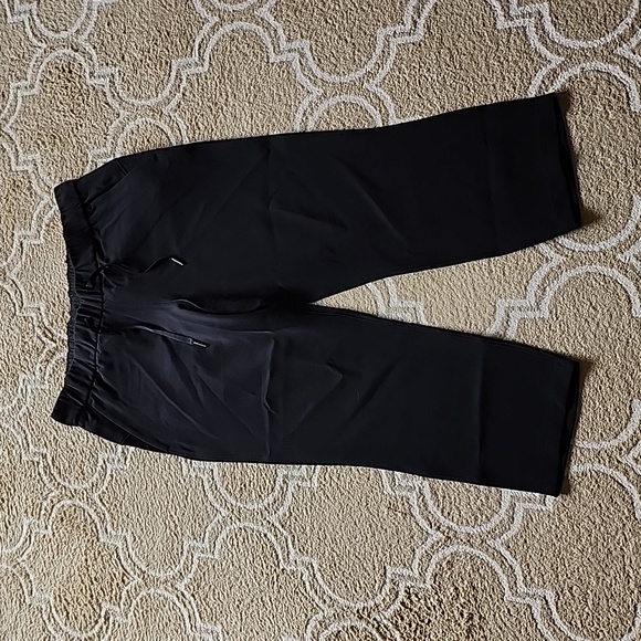 EUC Lululemon On the Fly Crop 23" in Black. - Picture 1 of 6